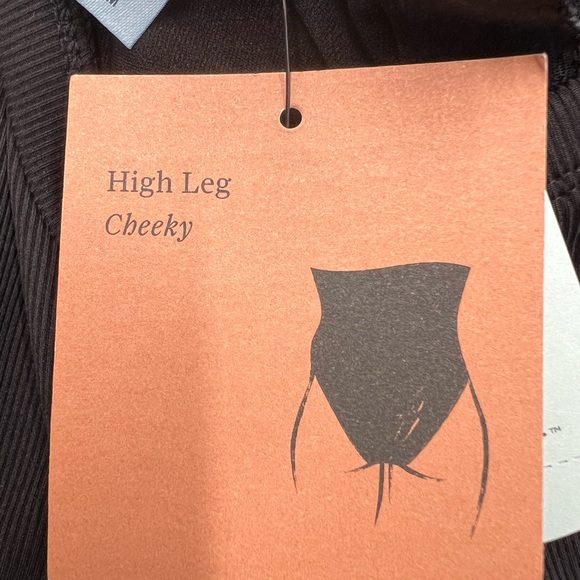 Shade and shore black ribbed one piece swimsuit with removable straps. Size M. - Picture 5 of 9